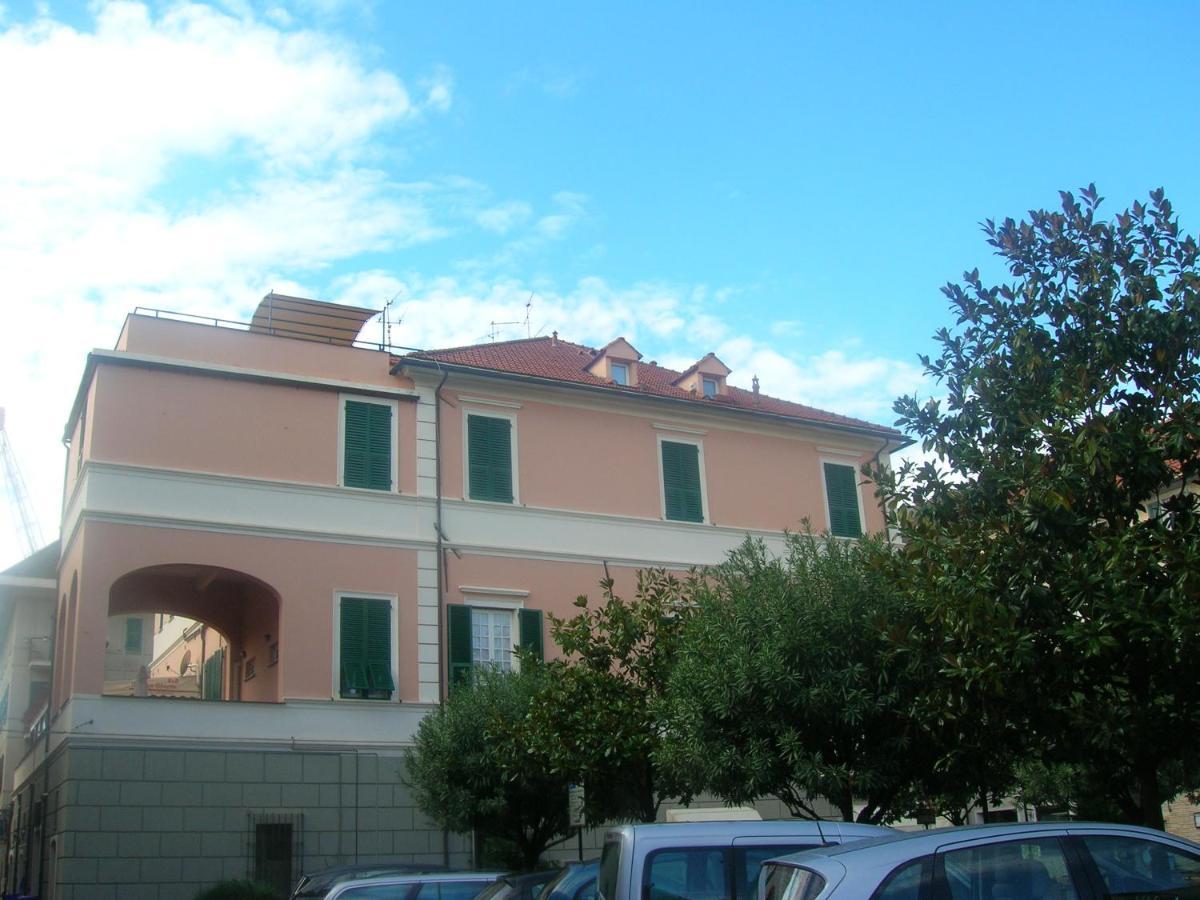 Ghiro Ghiotto Pietra Ligure Exterior foto