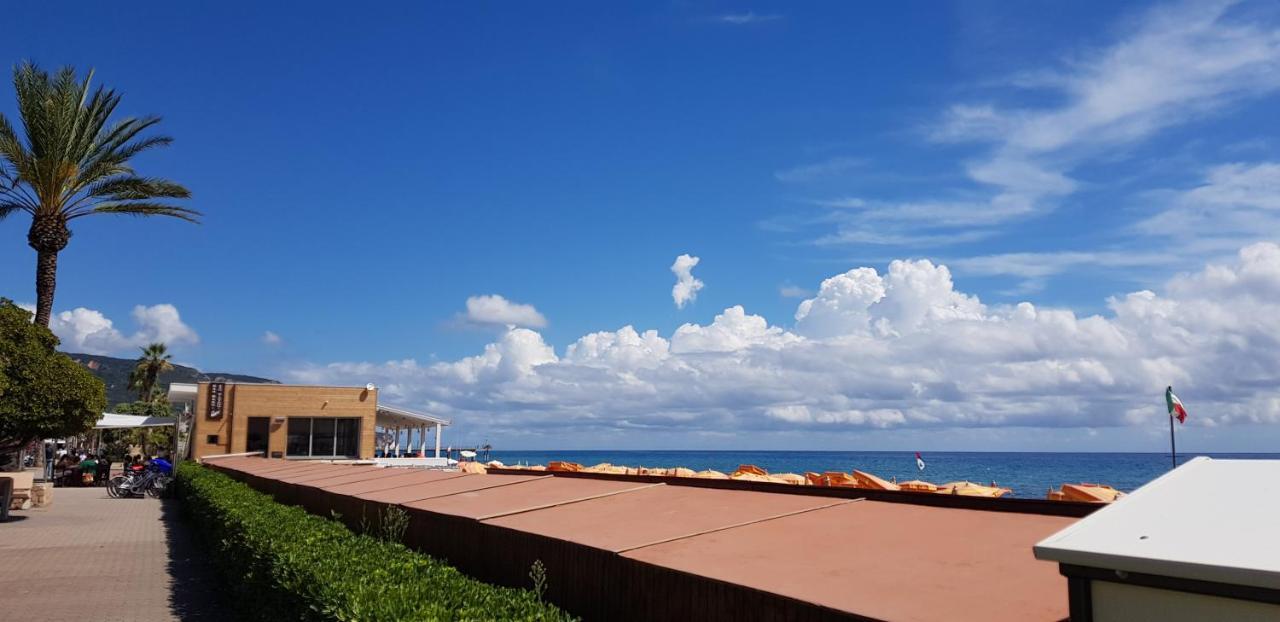 Ghiro Ghiotto Pietra Ligure Exterior foto